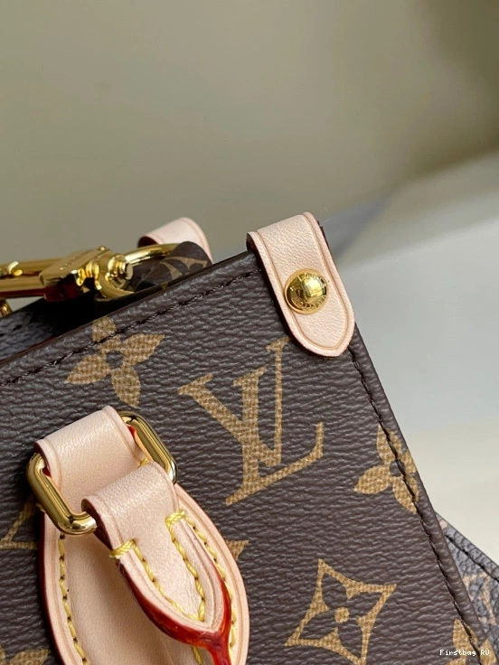 First bag LOUIS VUITTON PETIT SAC PLAT 0821